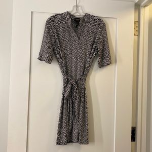 Laundry dress, size 2, jersey material. Perfect work dress! Like NEW!